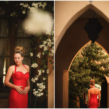 Otro ejemplo de novia que apuesta por el total look en rojo. Foto. Roberto y María