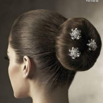 Las flores son una de las tendencias en accesorios para el pelo este año. Foto: San Patrick 
