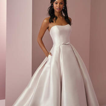 <a href="https://www.maggiesottero.com/rebecca-ingram/erica-anne/11595" target="_blank">Rebecca Ingram</a>