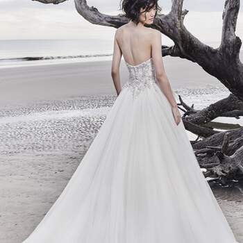 <a href="https://www.maggiesottero.com/sottero-and-midgley/dusty/11530">Maggie Sottero</a>