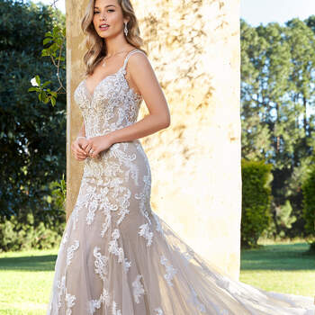 Créditos: Sophia Tolli
Modelo: Marley Style Y11957A 