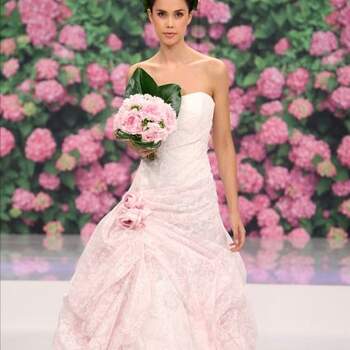 El rosa es otro de los tonos por los que apuestan los diseñadores para las novias de 2013. Foto:Atelier Aimée Montenapoleone.