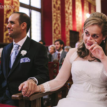 La boda es uno de esos momentos en los que el miedo a estropear el maquillaje no vence a las emociones. Foto: Roberto Carmona.