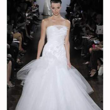 Escolher o vestido de noiva perfeito não é fácil, por isto estamos aqui para te ajudar! Aproveite e inspire-se nos mais diversos modelos e estilos desta coleção Outono 2013 de Austin Scarlett.