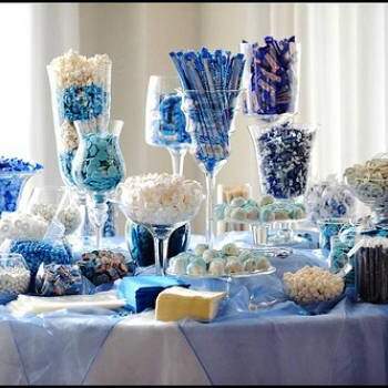 Decorar tu mesa en azul transmite tranquilidad. Foto: sposalicious.com