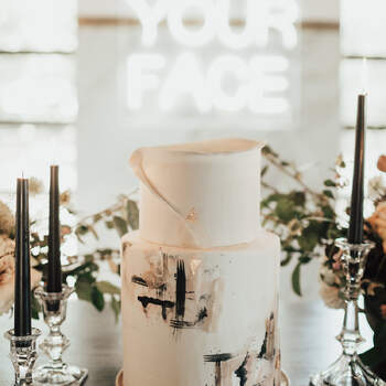 Inspiração para bolos de casamento de 2 andares | Créditos: Lauren Nicole Photography