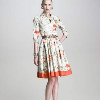 Óscar de la Renta se inspira en los vestidos con falda lady y cinturas ceñidas de los años 50 para esta creación. Foto: www.neimanmarcus.com