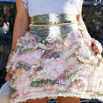 Los volúmenes de las faldas se ahuecan y adoptan forma de pantalla. Foto: Chanel. 