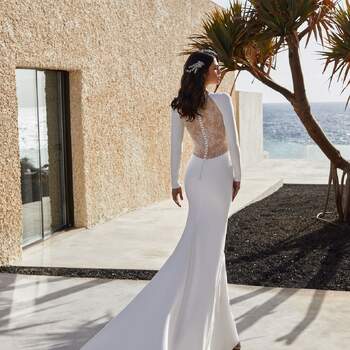 Pronovias Premiere 2021. Modelo Adela