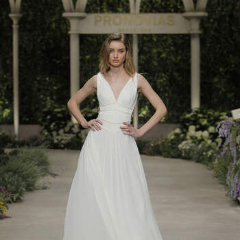 Pronovias. Credits: Barcelona Bridal Fashion Week