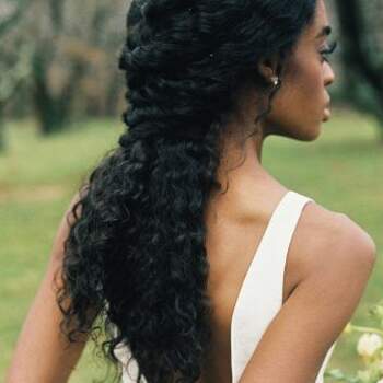 Guia Completo de penteados de noivas com cabelos cacheados