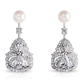 Pendientes imperiales de diamantes y perlas, inspirados en el encaje de los vestidos de las damas de principios de siglo XX. Foto: Fabergé