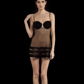 Nuisette transparente noire avec effet pompon sur la poitrine. Très glamour ! Collection : La Perla par JP Gaultier
