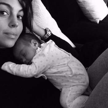 A foto mais recente de Georgina Rodríguez com a filha Alana Martina, fruto do seu relacionamento com Cristiano Ronaldo. A bebé nasceu a 12 de novembro. Foto Instagram Georgina Rodríguez