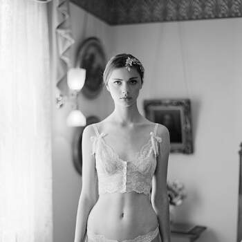 Prepárate para conocer los atrevidos modelos de lencería para novias que Leighton Collection tiene para ti.
Fotos de Leighton Collection.