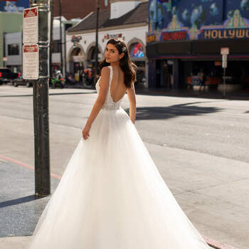 Vestido de noiva modelo Mansfield da coleção Pronovias 2021 Cruise Collection