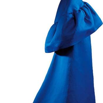 Vestido de noche en gazar de seda azul añil realizado en 1965 y que perteneció a Mrs. Rachel L. Mellon. Foto: Museo Balenciaga.