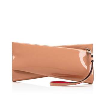 Créditos: Christian Louboutin 
Modelo: Loubitwist Clutch