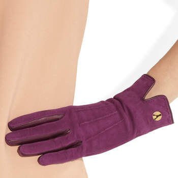 Si aún quieres poner un toque un poco más atrevido a tu look nupcial puedes optar por estos guantes de Valentino. Foto: Net a porter