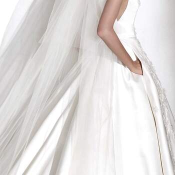<a href="http://zankyou.9nl.de/zyii">Click here for an appointment at Pronovias and view their new 2015 collection.</a> 