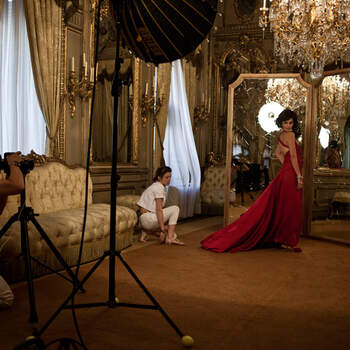 La actriz luce en total trece vestidos de color rojo, de firmas como Monique Lhuillier y Salvatore Ferragamo. Foto: Francesco Pizzo