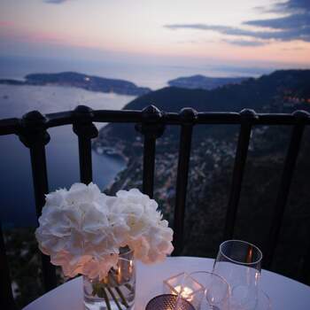 Un dîner romantique à deux - Photo : Raissa Lara Lutolf Fasel via Unsplash