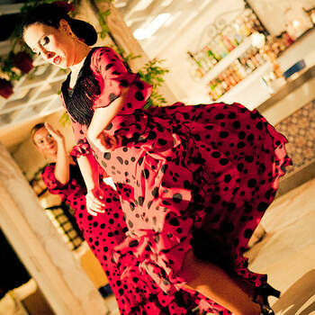 Otra toma de esta flamenca bailando en una boda. Foto: Adrián Tomadin