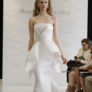 <a title="Vestidos de noiva 2013" href="https://www.zankyou.pt/p/vestidos-de-noiva-2013">Saiba mais sobre as colecções de vestidos de noiva 2013.</a>