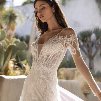 Credits: Pronovias Cruise Collection