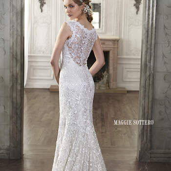 Wyrafinowana suknia ślubna z pięknymi akcentami i zamkiem błyskawicznym.
<a href="http://www.maggiesottero.com/dress.aspx?style=5MT014" target="_blank">Maggie Sottero Spring 2015</a>