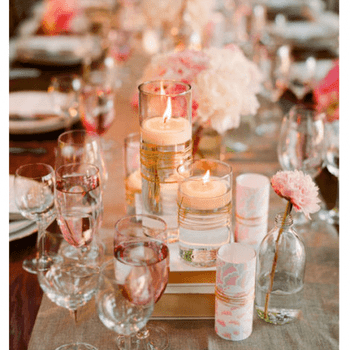 Centros de mesa y montaje para el banquete en color rosa pastel - Foto Lisa Lefkowitz
