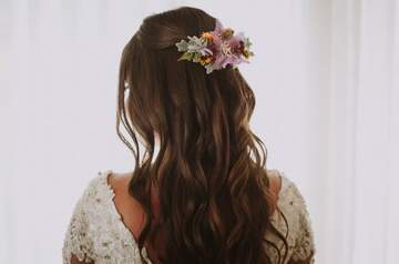 de 30 ideias de penteados para noivas com cabelos longos: inspire-se para o  seu grande dia!