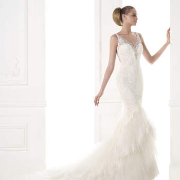 <a href="http://zankyou.9nl.de/zyii">Click here for an appointment at Pronovias and view their new 2015 collection.</a> 