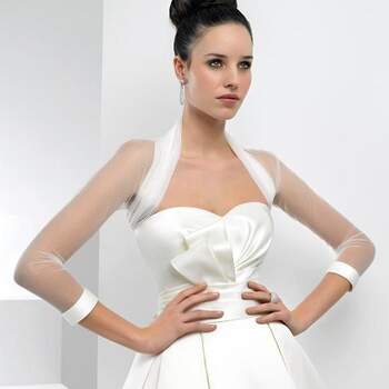 A campanha publicitária Pepe Botella Novias 2013 desvenda o melhor da colecção de vestidos de noiva da responsabilidade de Lucía Botella, que aposta em noivas sofisticadas e sensuais.