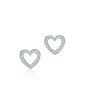 Pendientes de diamantes, a modo de pareja de corazones. Foto: Tiffany