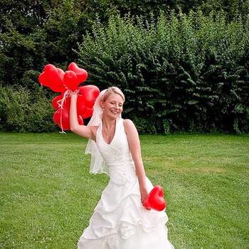 Des ballons rouges en forme de coeur : quoi de plus romantique ? - Photo : aisog bonegnasher