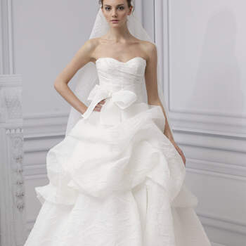 Vestido de noiva de Monique Lhuillier 2013. New York Bridal Fashion Week Spring 2013.