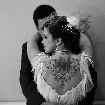 O que mais vemos hoje em dia são noivos com personalidades cada vez mais diversas. Inspire-se nas mais lindas tatuagens de noivas!