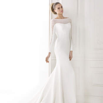 <a href="http://zankyou.9nl.de/7wxx">Prenez rendez-vous ici pour découvrir la nouvelle collection 2015 de Pronovias.</a>