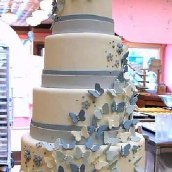Espectacular tarta que imita el vuelo de las mariposas. Foto: My wedding cakes