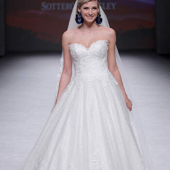 Maggie Sottero. Credits: Valmont Barcelona Bridal Fashion Week