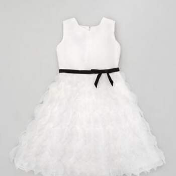 Para las niñas un poco más mayores, este vestido blanco de Joan Calabrese es una elección muy acertada. Foto: www.neumanmarcus.com
