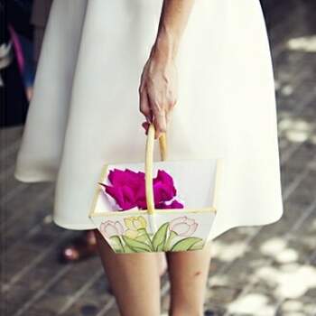 Chaussures peep-toe blanches à noeud prises par attitudefotografia.