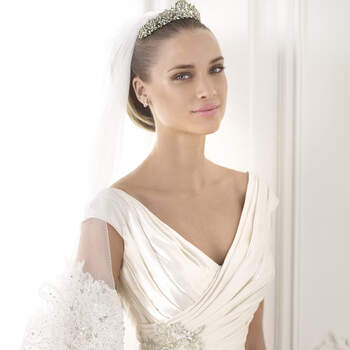 <a href="http://zankyou.9nl.de/zyii">Click here for an appointment at Pronovias and view their new 2015 collection.</a> 