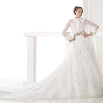 <a href="http://zankyou.9nl.de/zyii">Click here for an appointment at Pronovias and view their new 2015 collection.</a> 