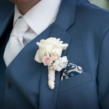 De corsage op bruiloft: wie, wat, hoe?