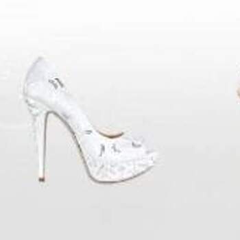 Assim como o vestido, o sapato usado pela noiva também deve seguir seu estilo e personalidade. São muitos modelos e estilos que nos encantam, por isto veja estas opções da coleção 2012 de Loliblu.