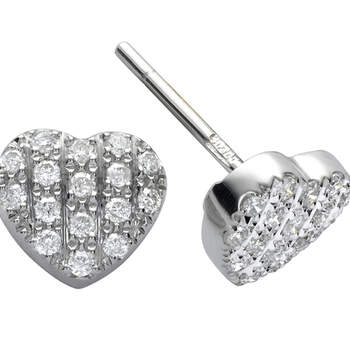Lleva el amor muy presente en tu gran día con estos pendientes de oro blanco y diamantes en forma de corazón. Foto: Chancejoyas. http://www.chancejoyas.com