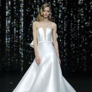 Pronovias. Credits: Barcelona Bridal Fashion Week