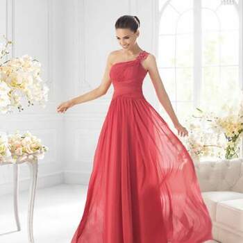 Seja como madrinha ou convidada, queremos estar impecáveis em casamentos! E a coleção 2013 de vestidos de festa La Sposa, além de lindos, te deixarão com um look elegante!